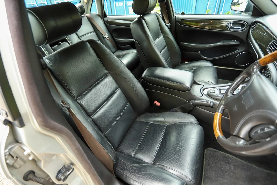 1998 Jaguar X308 XJR - Image 24 of 30