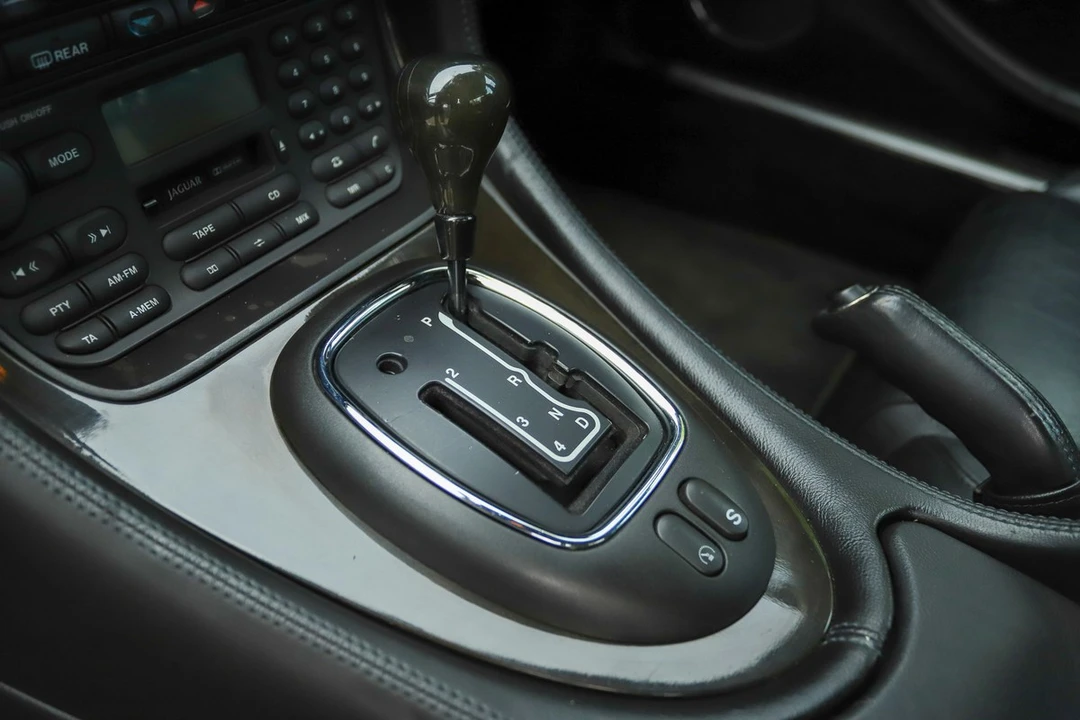 1998 Jaguar X308 XJR - Image 25 of 30