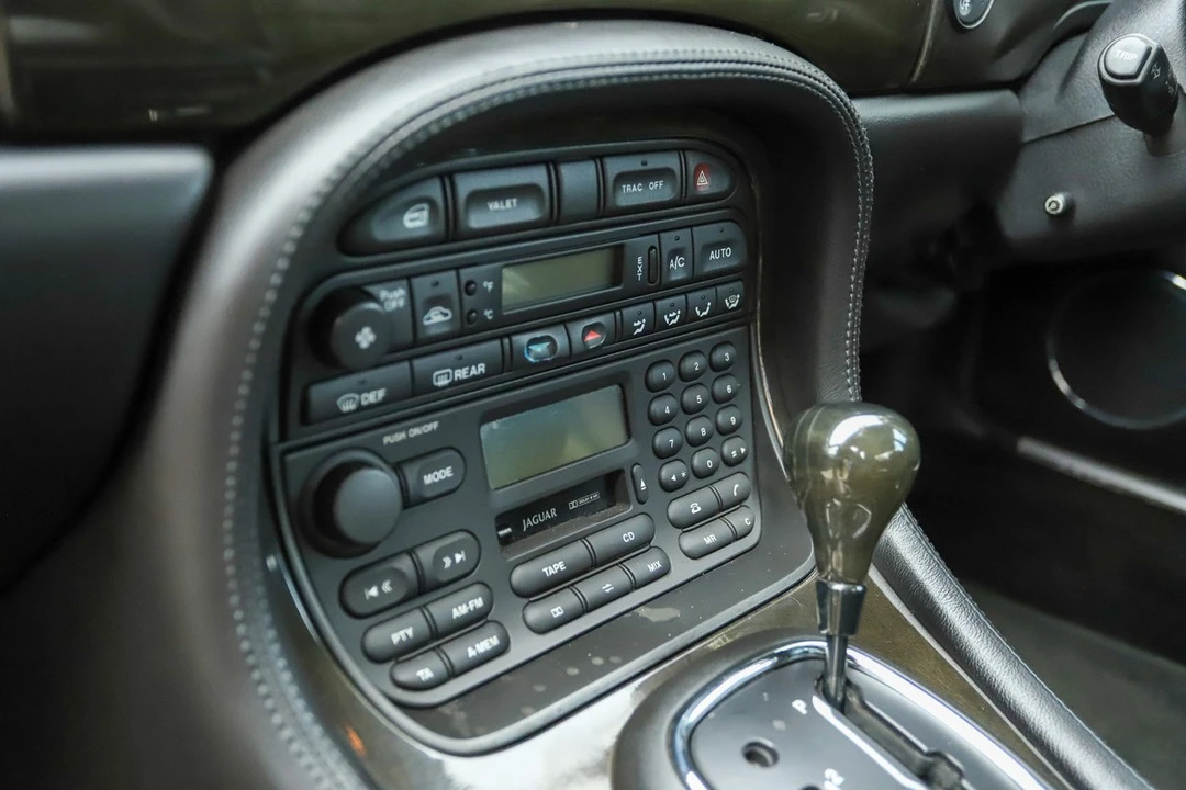 1998 Jaguar X308 XJR - Image 26 of 30