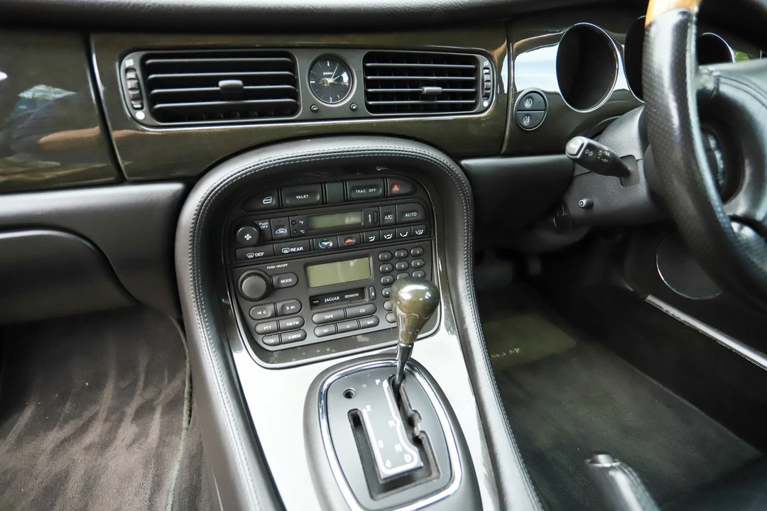 1998 Jaguar X308 XJR - Image 23 of 30