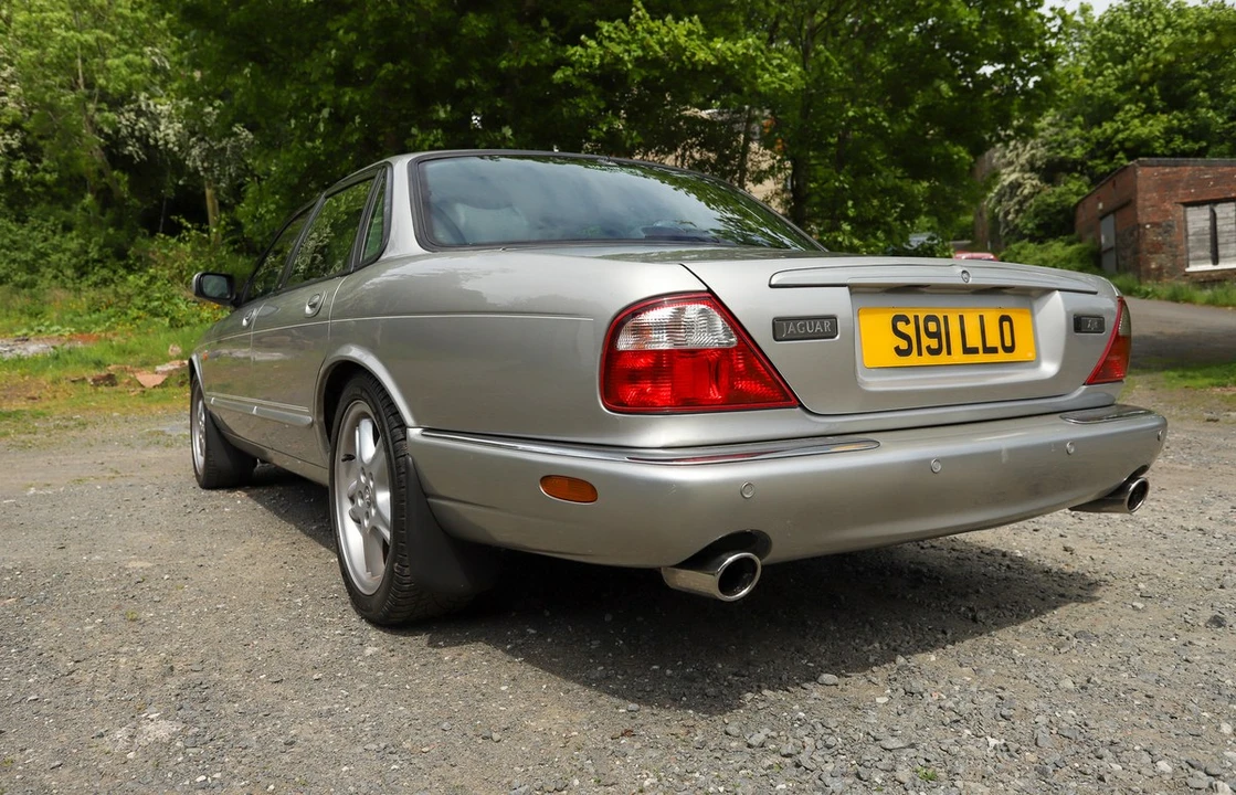 1998 Jaguar X308 XJR - Image 9 of 30