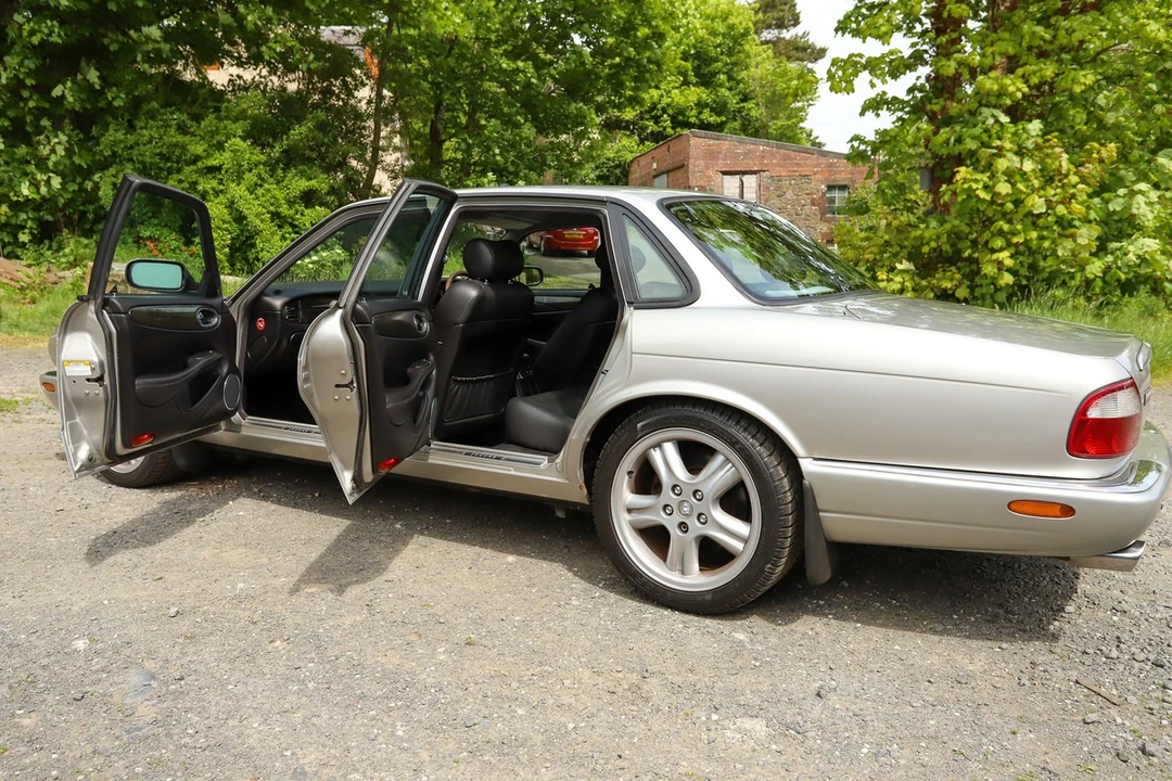 1998 Jaguar X308 XJR - Image 10 of 30