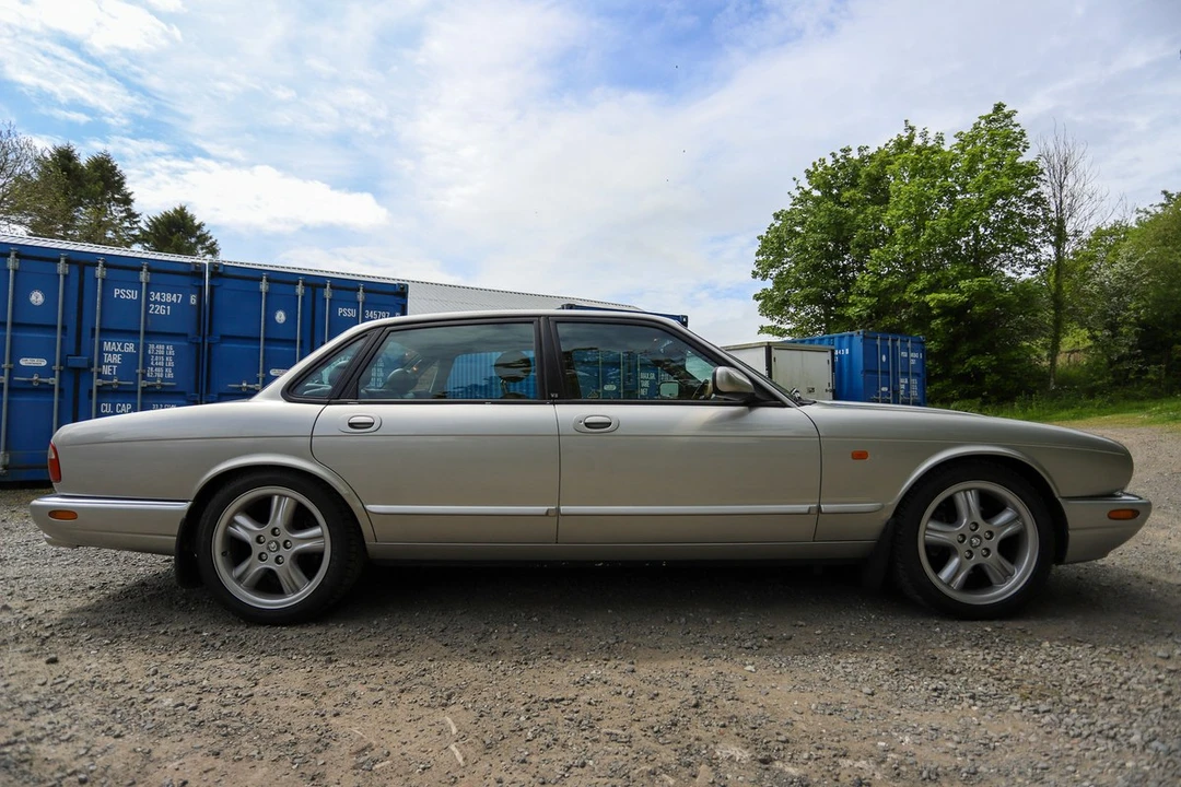1998 Jaguar X308 XJR - Image 8 of 30