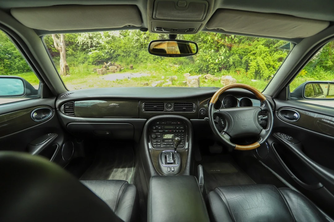 1998 Jaguar X308 XJR - Image 17 of 30