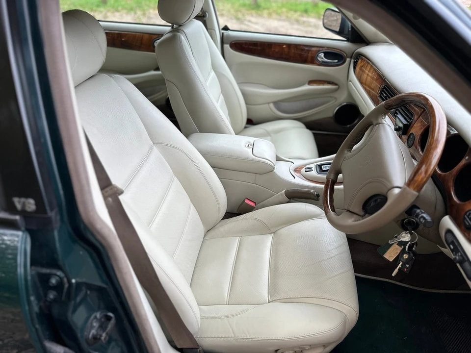 1998 Jaguar X308 XJR - Image 25 of 30