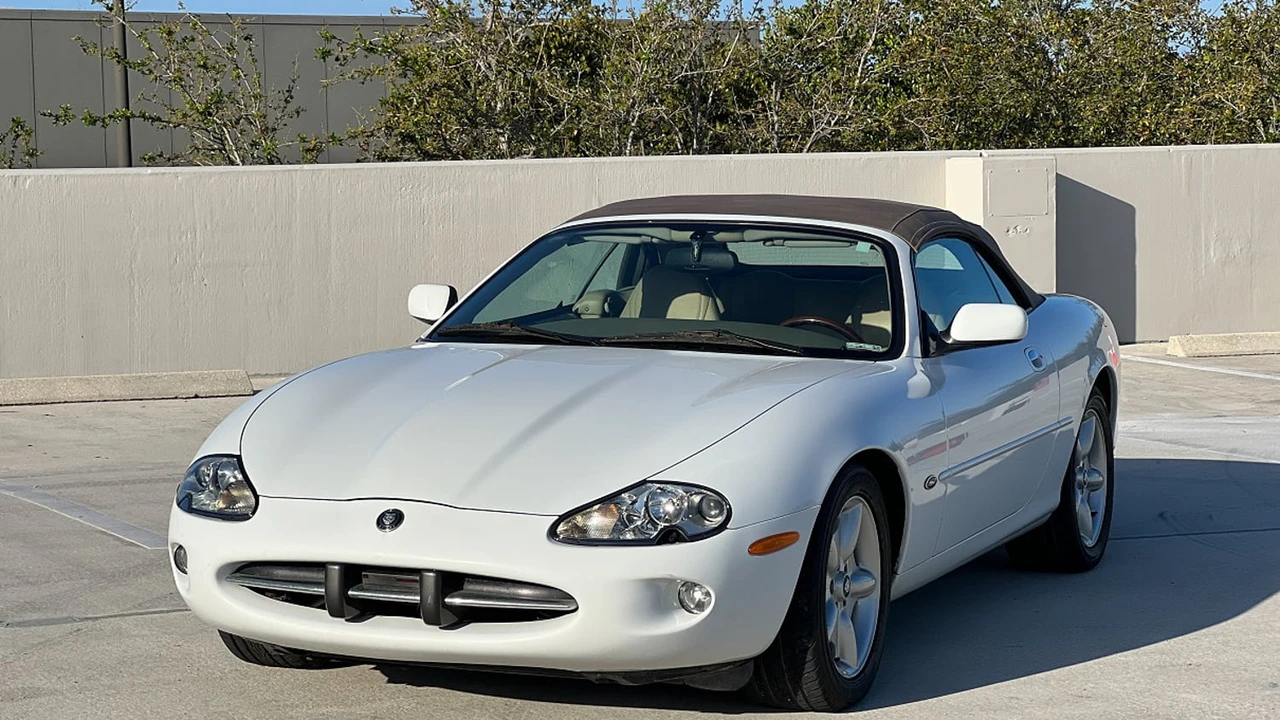 1998 Jaguar X100 XK8 - Image 4 of 7