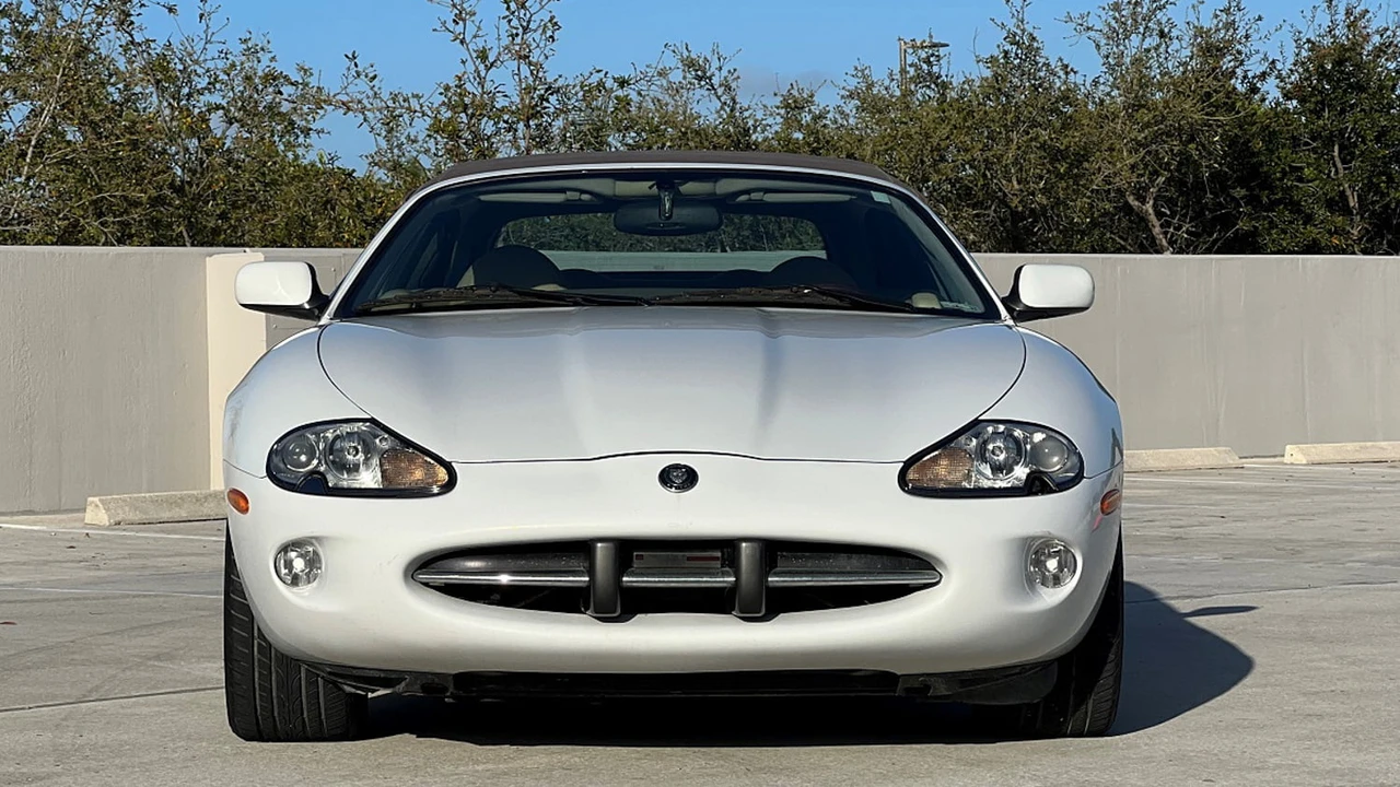 1998 Jaguar X100 XK8 - Image 6 of 7