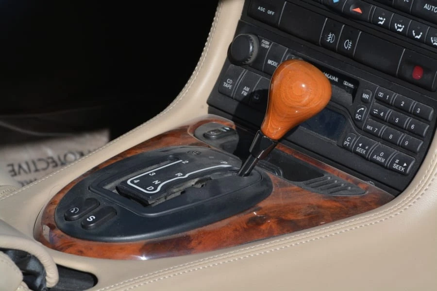 1998 Jaguar X100 XK8 - Image 6 of 12