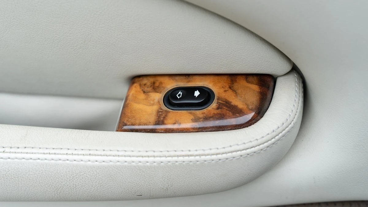 1998 Jaguar X100 XK8 - Image 25 of 30