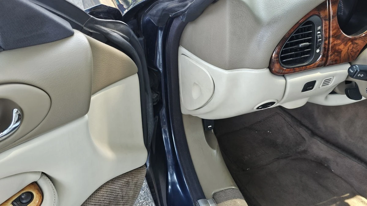 1998 Jaguar X100 XKR - Image 25 of 30