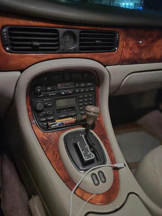 1998 Jaguar X308 XJ - Image 2 of 7