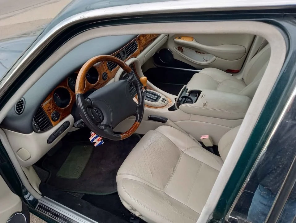 1998 Jaguar X308 XJR - Image 7 of 12