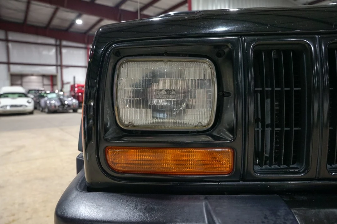 1998 Jeep XJ Cherokee - Image 8 of 12