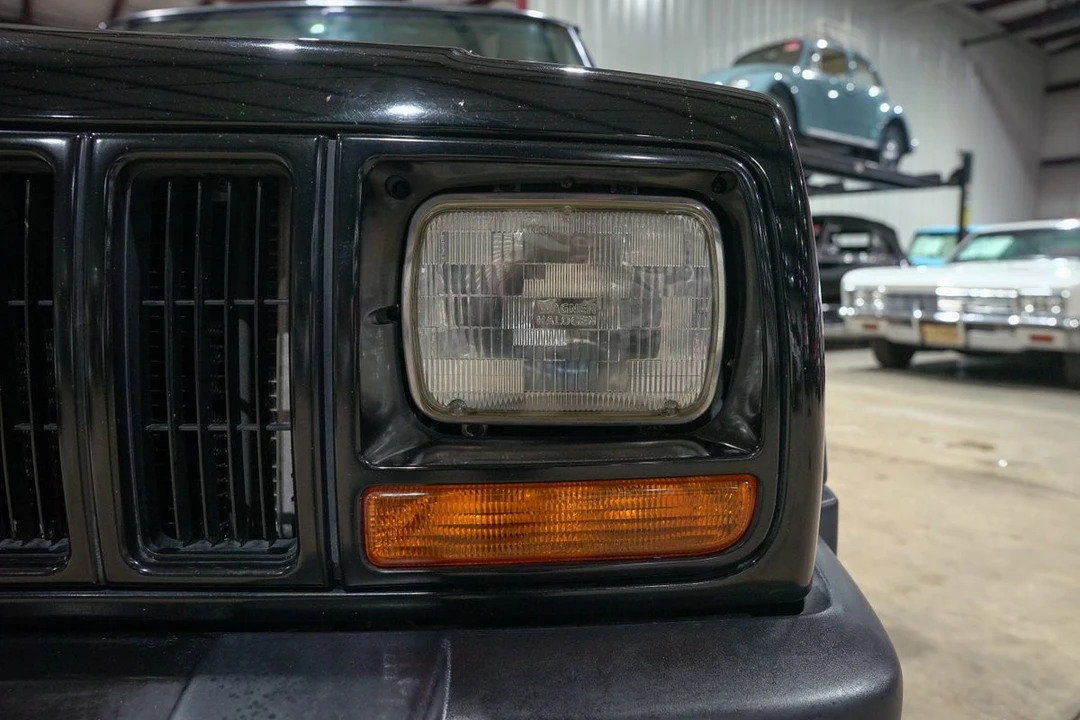 1998 Jeep XJ Cherokee - Image 9 of 12
