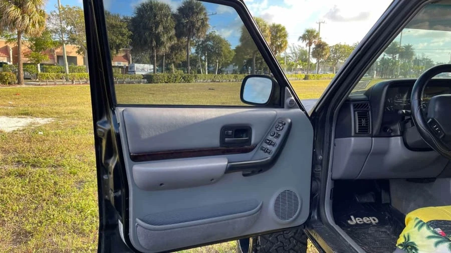 1998 Jeep XJ Cherokee - Image 9 of 26