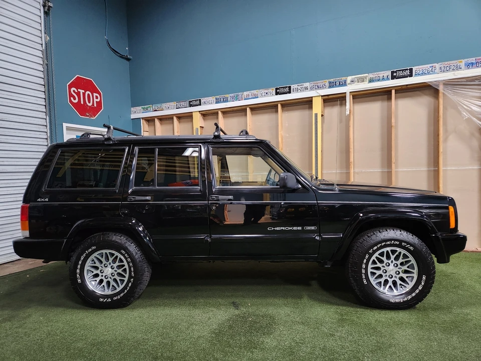 1998 Jeep XJ Cherokee - Image 19 of 31