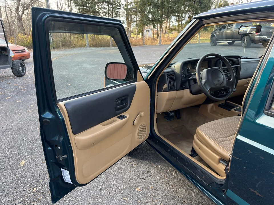 1998 Jeep XJ Cherokee - Image 17 of 31