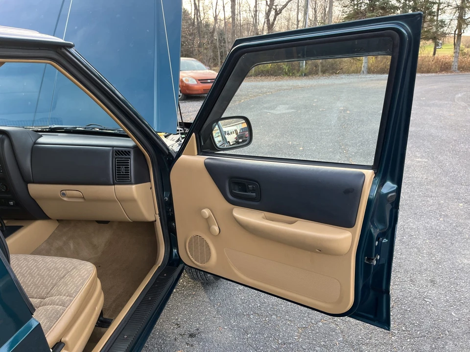 1998 Jeep XJ Cherokee - Image 18 of 31