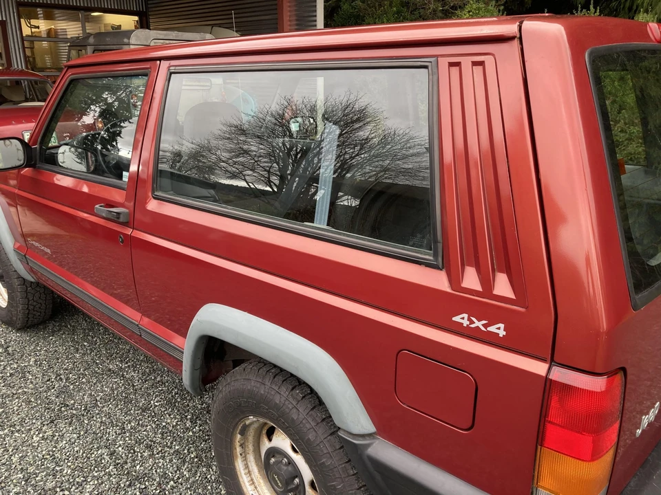 1998 Jeep XJ Cherokee - Image 25 of 31