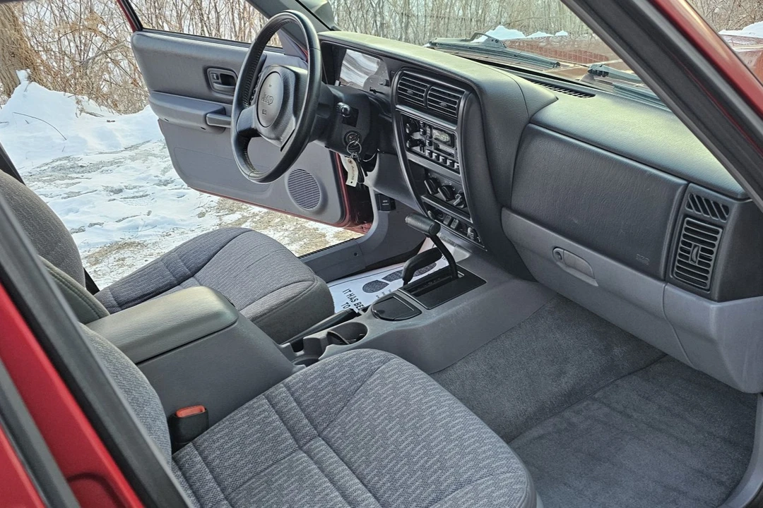 1998 Jeep XJ Cherokee - Image 23 of 31