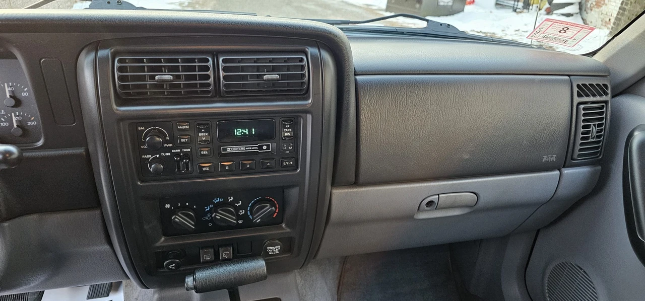 1998 Jeep XJ Cherokee - Image 27 of 31