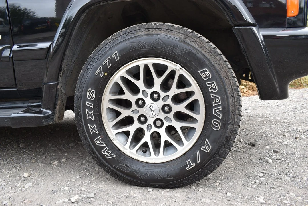 1998 Jeep XJ Cherokee - Image 19 of 30