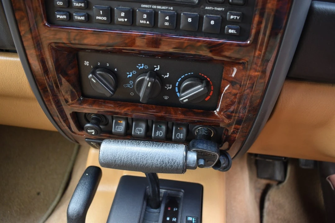 1998 Jeep XJ Cherokee - Image 25 of 30