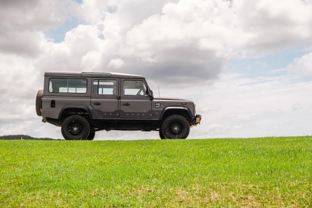 1998 Land Rover Defender 110 - Image 5 of 31