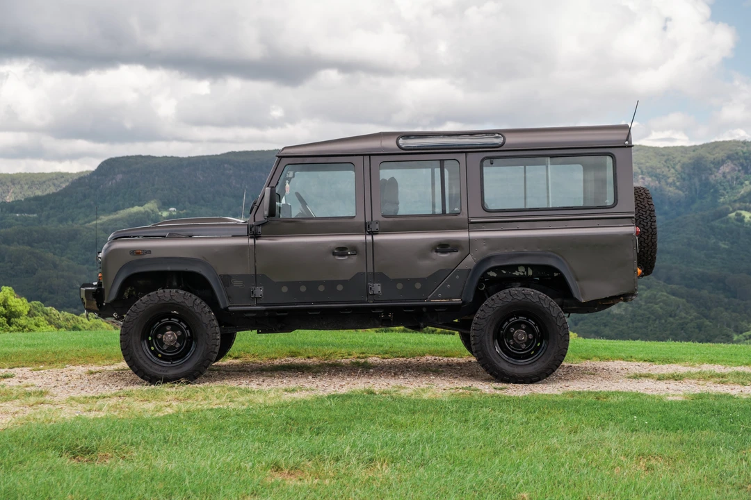 1998 Land Rover Defender 110 - Image 9 of 31