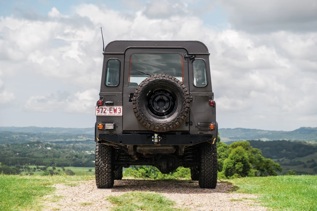 1998 Land Rover Defender 110 - Image 7 of 31