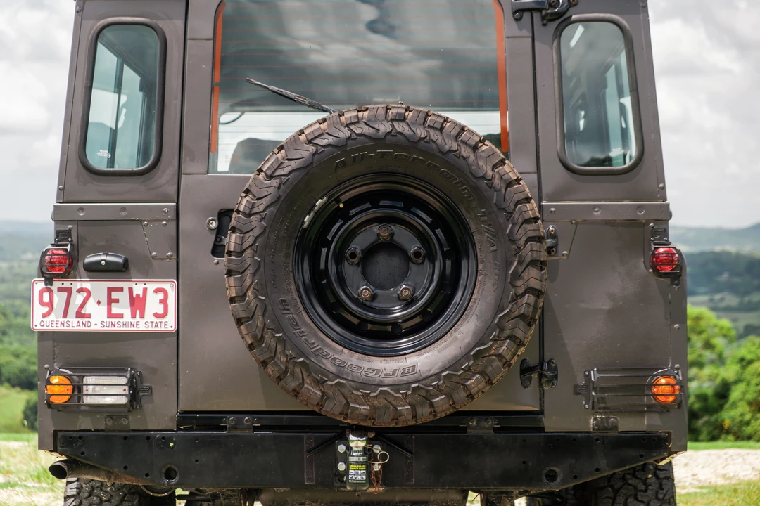 1998 Land Rover Defender 110 - Image 21 of 31