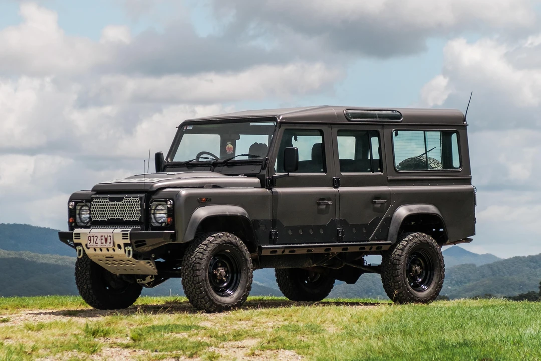 1998 Land Rover Defender 110 - Image 2 of 31