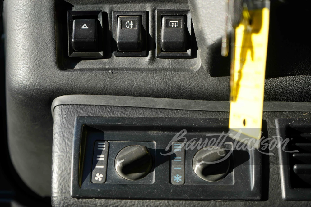 1998 Land Rover Defender 110 - Image 9 of 12