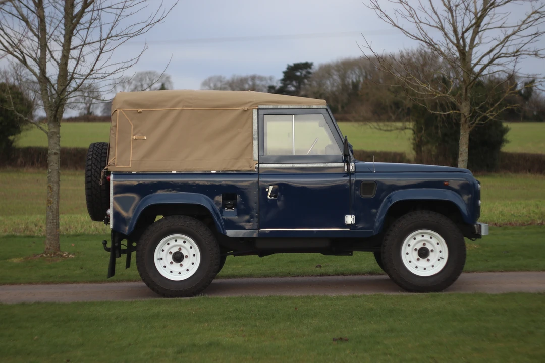 1998 Land Rover Defender 90 - Image 16 of 31