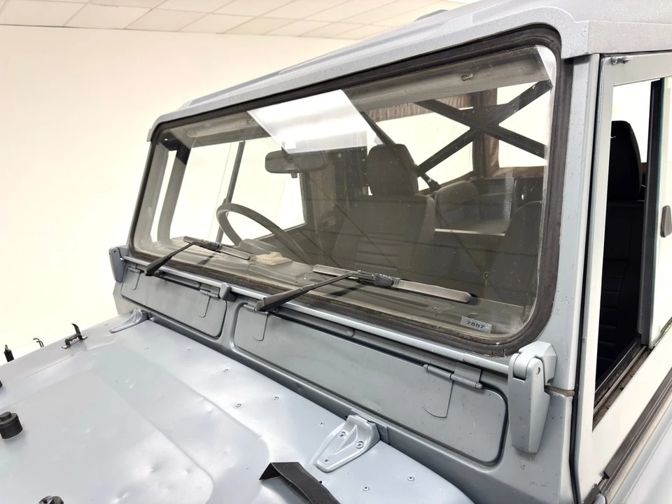1998 Land Rover Defender 110 - Image 14 of 31