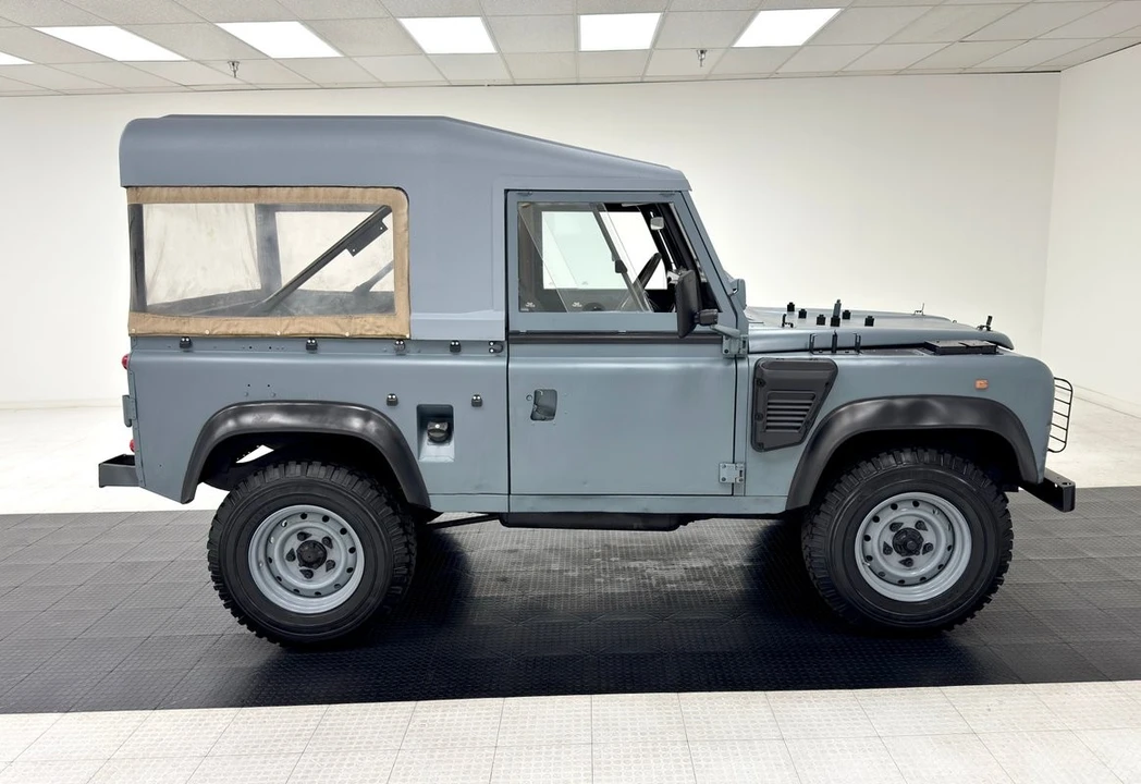 1998 Land Rover Defender 110 - Image 6 of 31