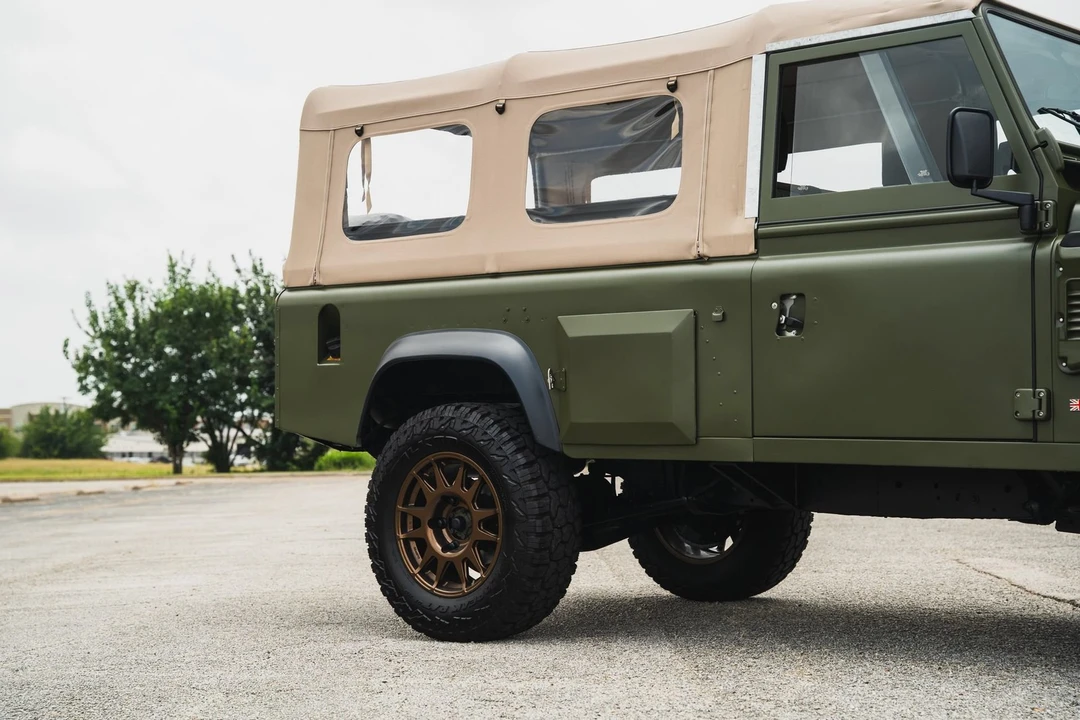 1998 Land Rover Defender 110 - Image 20 of 31