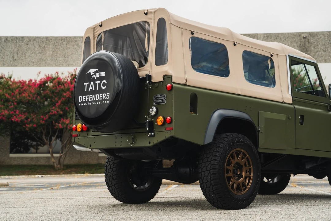 1998 Land Rover Defender 110 - Image 16 of 31