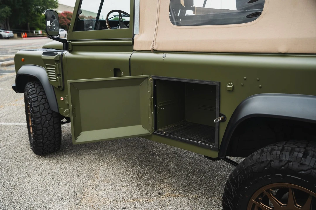 1998 Land Rover Defender 110 - Image 13 of 31