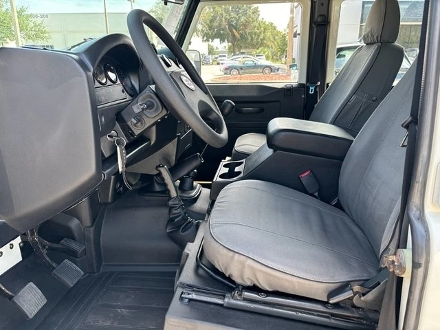 1998 Land Rover Defender 110 - Image 7 of 12
