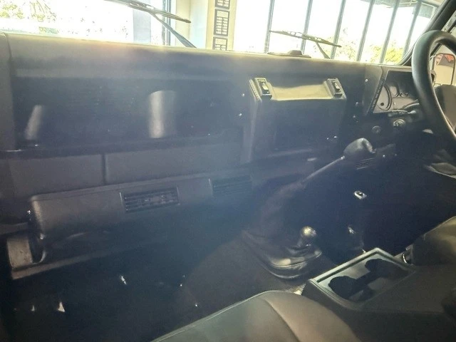 1998 Land Rover Defender 90 - Image 8 of 12