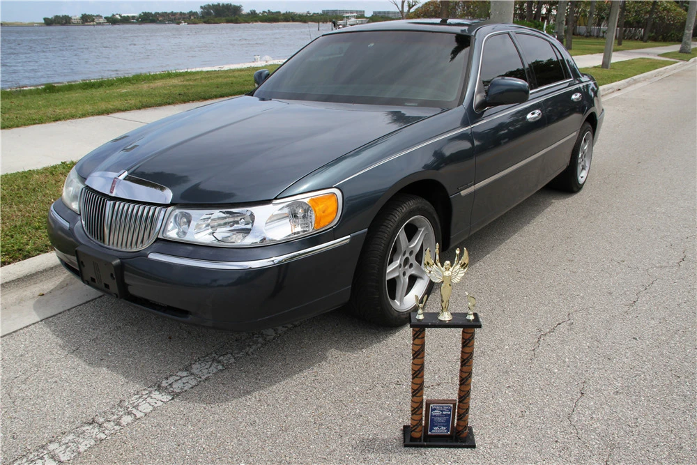 1998 Lincoln Town Car - Image 2 of 5