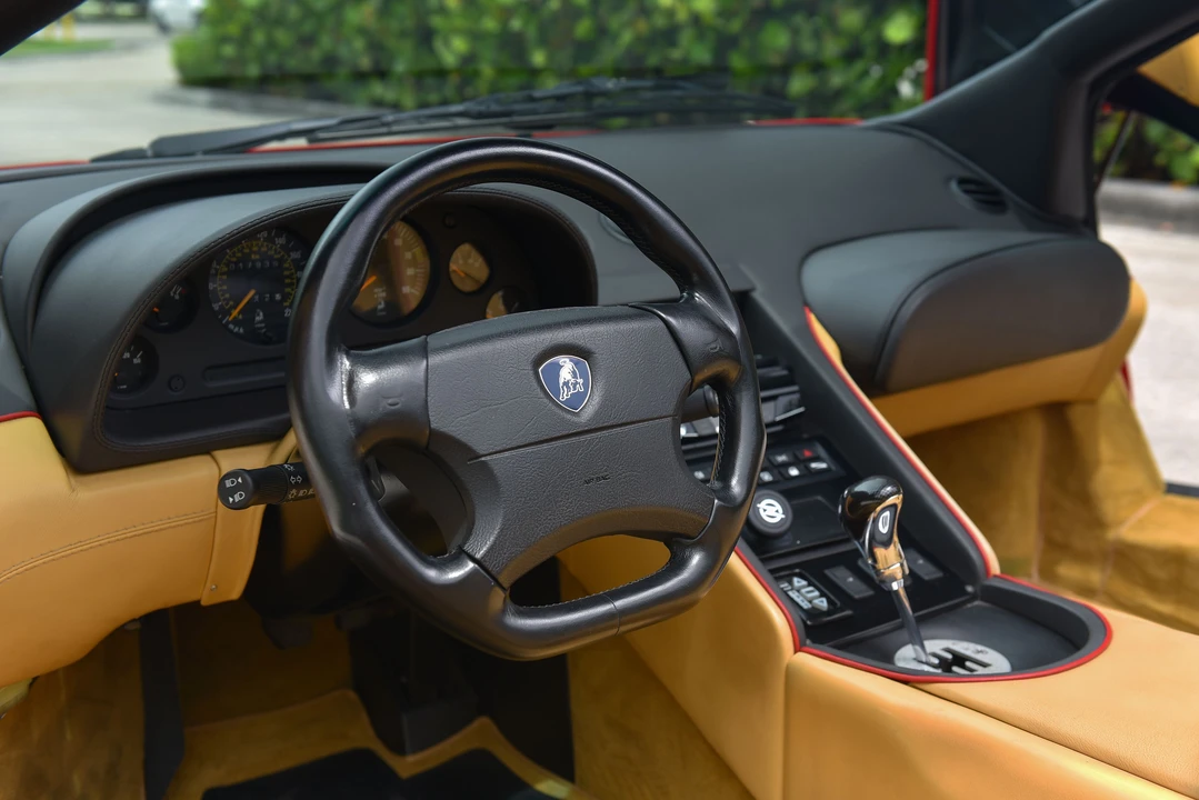 1998 Lamborghini Diablo VT - Image 25 of 31