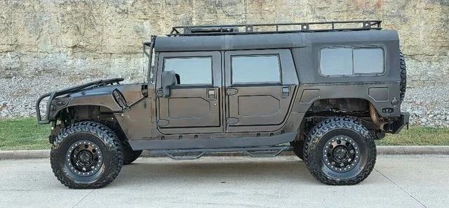 1998 Lamborghini LM002 - Image 3 of 20