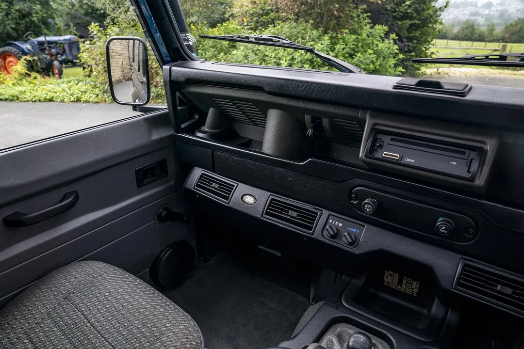 1998 Land Rover Defender 90 - Image 14 of 21