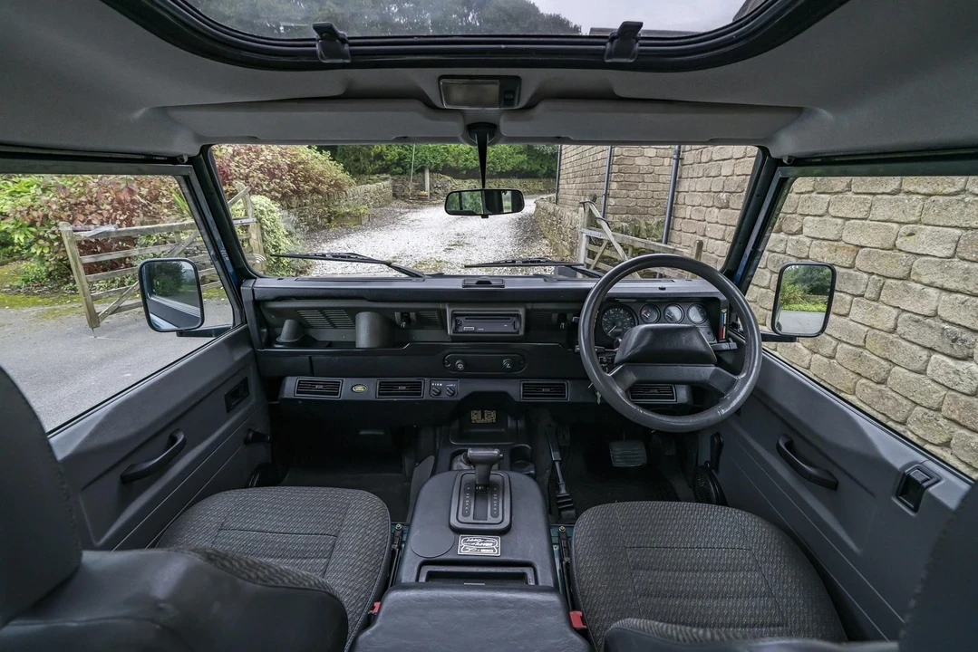 1998 Land Rover Defender 90 - Image 11 of 21