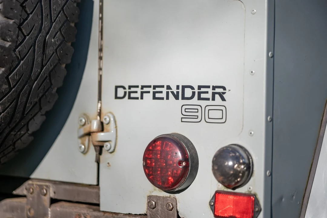 1998 Land Rover Defender - Image 9 of 30