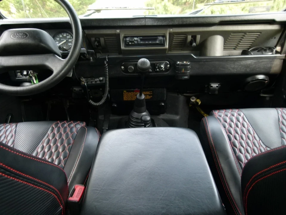 1998 Land Rover Defender 110 - Image 10 of 21