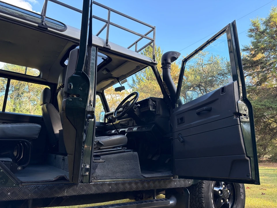 1998 Land Rover Defender 110 - Image 19 of 21