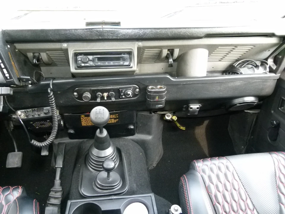 1998 Land Rover Defender 110 - Image 11 of 21